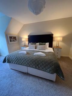 Large four bedroom town centre house - 1