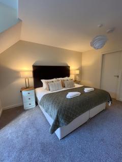 Large four bedroom town centre house - 2