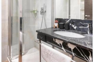 2 Bedroom Apartment Sleeps 4 - Free Parking - 1
