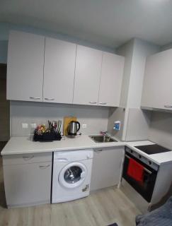 Cozy Vitosha View Studio, Steps from Winter Palace, Supermarket & Bus - 4