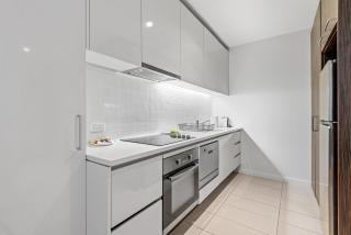 CBD 2BR Near Southern Cross with Pool, Gym & Sauna - 2