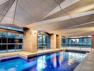 CBD 2BR Near Southern Cross with Pool, Gym & Sauna - 8