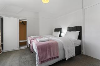 Home Away - Entire 3 Bed Room House Walsall - 4