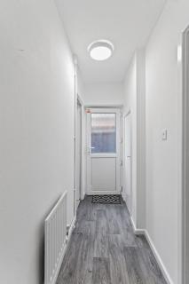 Home Away - Entire 3 Bed Room House Walsall - 3