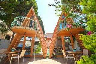 O Lodge Guesthouses- A-shaped Cabin in Anfeh - 9