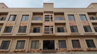 Luxury 1-Bedroom apartment in Lahore - 4