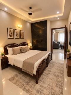 Luxury 1-Bedroom apartment in Lahore - 2