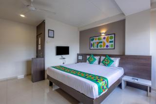 Treebo Shree Sai Suites - 2km from Mahalaxmi Temple - 1