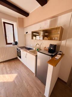 Yes I Know My Room - La Rua - 8