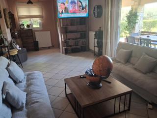 George's family friendly maisonette with great exterior - Drosia - 1