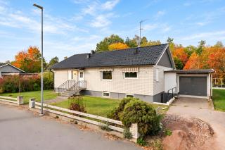 5-Bedroom Villa with Pool, Sauna and Hot Tub in Boxholm - 8