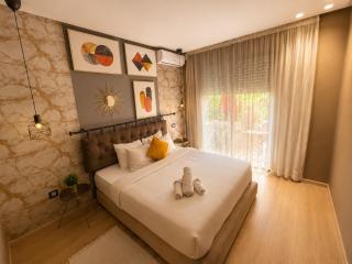 Elegant studio with jacuzzi terrace and swimming pool - 5