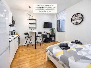 Loni's Place Apartments - 0