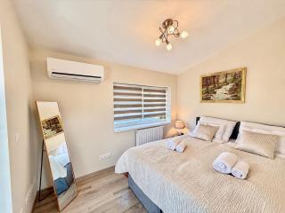 Local-Lux Penthouse - Panorama Terrace & Free parking - 2