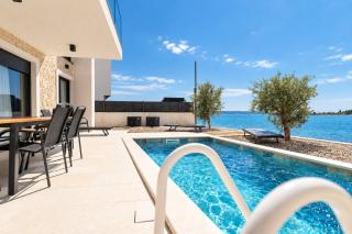 Beachfront Escape Villa Nevera - 8