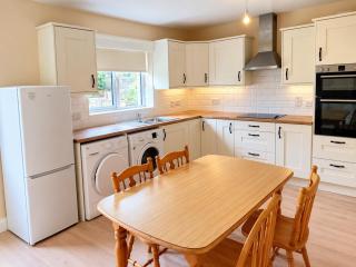 Spacious 3BR House wiz Free Parking WiFi - 8