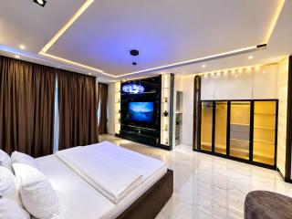 Mustard Seed 4BR Luxe Apartment with Pool - 8