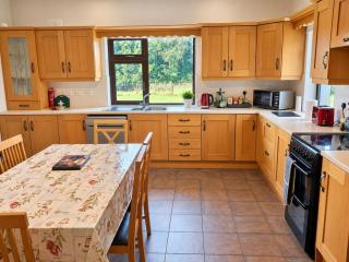 Charming 3BR Country Home Near Swinford - 8