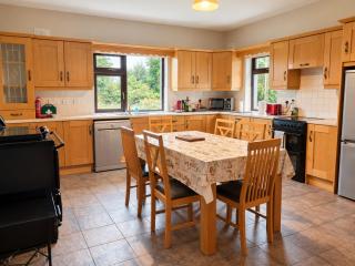 Charming 3BR Country Home Near Swinford - 5