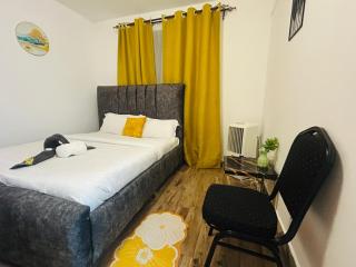 Suite with Balcony & Carpark near Mall - 9