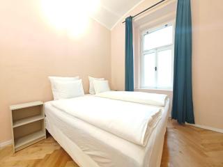 Spacious, Light Studio Apartment in Vinohrady - 9