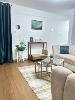 Suite with Balcony & Carpark near Mall - 8