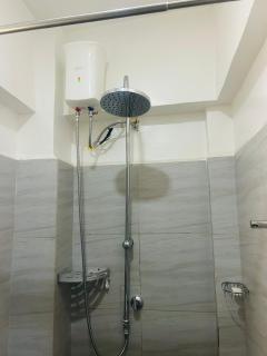 Suite with Balcony & Carpark near Mall - 6