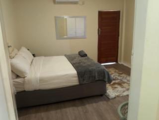 Comfortable Secure Stay, 2 Queen beds, Full kitchen - 8