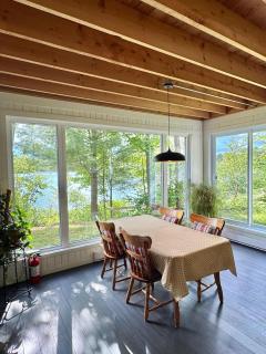 Spa Waterfront & Pool Table - Chalet du Paradis - 1