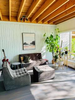 Spa Waterfront & Pool Table - Chalet du Paradis - 3