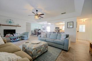 Dock, Pool, Lanai! Crystal River Waterfront Home - 5