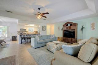 Dock, Pool, Lanai! Crystal River Waterfront Home - 6