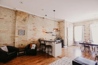 Beautiful Downtown Loft- West Suite - 0