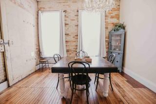 Beautiful Downtown Loft- West Suite - 9