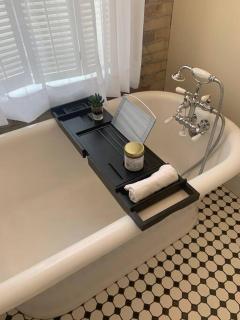 Beautiful Downtown Loft- West Suite - 1