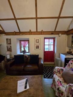Sweet Meadow A delightful romantic thatched cottage by river Shannon on 4 acres is for peace party family or work from home - 1