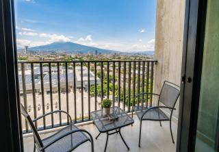 Parkfront Luxury Apt w Terrace BBQ & Gym - 3