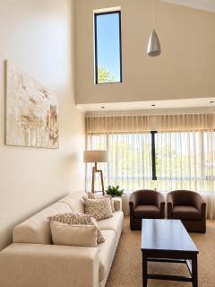 Modern 2BR Suite - Roodepoort - 9