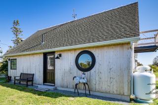Walk to Waterfront & Dining! Serene Lubec Escape - 8