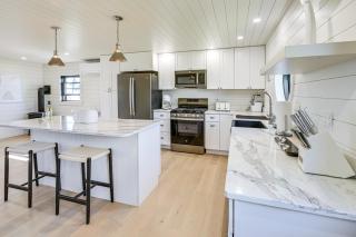 Walk to Waterfront & Dining! Serene Lubec Escape - 1