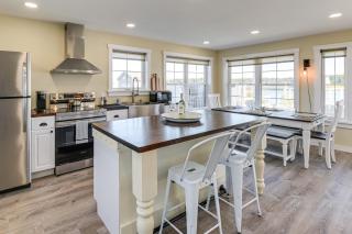 Lighthouse Views! Waterfront Lubec Cottage - 3