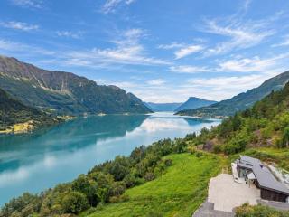 Luster stunning views - 1