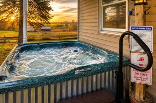 25-Acre Farm Stay w/ Pool & Hot Tub - 0