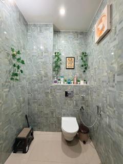 1BHK Cozy studio with Mountain Views Near DIT - 5