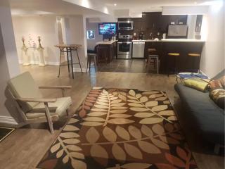 Luxurious Renovated Apartment Downtown Mississauga - 9