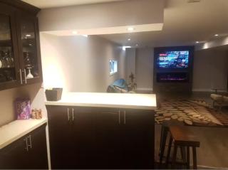 Luxurious Renovated Apartment Downtown Mississauga - 2