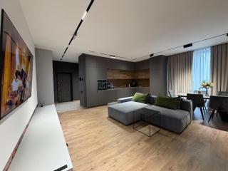 Central Luxury 2-Bedroom Apartment with Private Parking - 4