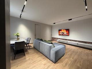 Central Luxury 2-Bedroom Apartment with Private Parking - 3