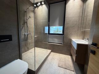 Central Luxury 2-Bedroom Apartment with Private Parking - 1