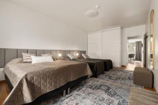 Spacious Design Apartment, City Center, Free Parking, 65 TV & Games - 3